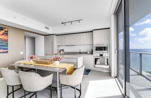 Hollywood South Central Beach Condo | HydeHotel 2/2 Lux Condo l Ocean View l Resort