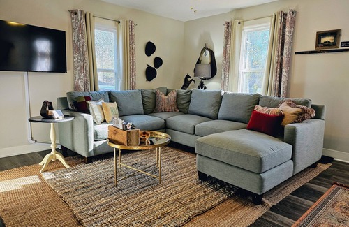 Taylorsville Cottage | Hygge Creek Cottage near Bourbon Trail, Taylorsville Lake, Derby & Kayaking 🐎