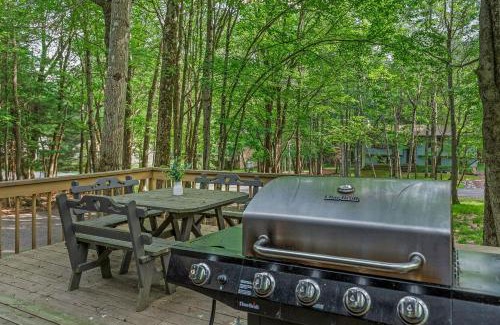 Briar Crest Woods House | Hygge Home by AvantStay Deck for Outdoor Living Fire Pit Game Table