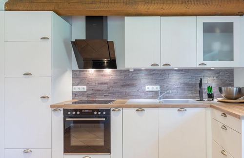 Stelle-Wittenwurth House | Hyggelig holiday home: Living under thatch in Dithmarschen for up to 4 people