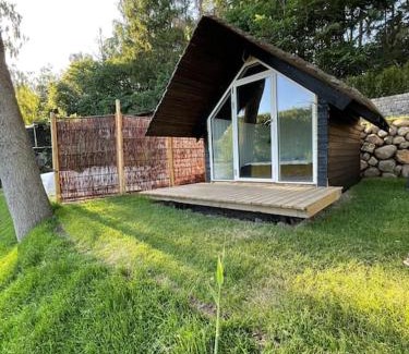 Egedal Kommune House | Hyggelig sommerhus. med udsigt, til vand fra senge
