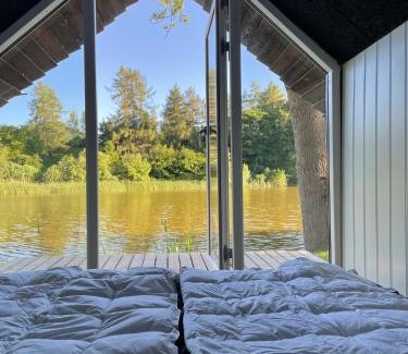 Egedal Kommune House | Hyggelig sommerhus. med udsigt, til vand fra senge