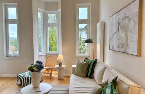 Oberdorla Apartment | HyggeLiving - NEU - Luxus Apartments in schöner Villa - Bergblick - 3 Balkone - 7 Pers - Parken - 100qm