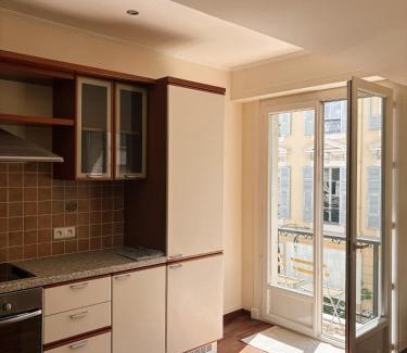 Jean-Medecin Apartment | Hyper-centre, Air-conditioned apartment with balcony