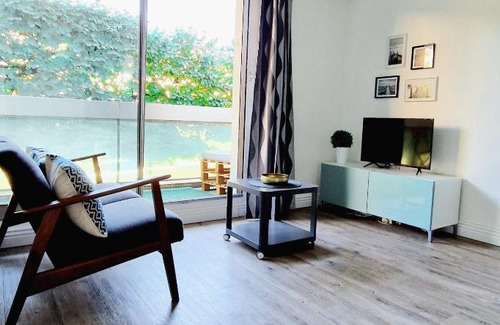 Poissy Apartment | HYPER CENTRE Gare RER A 250m Paris 20min