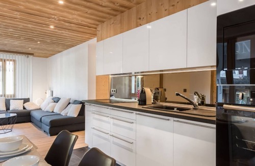 Megeve Apartment | Hypercentre : Spacious, comfortable apartment - sleeps up to 8