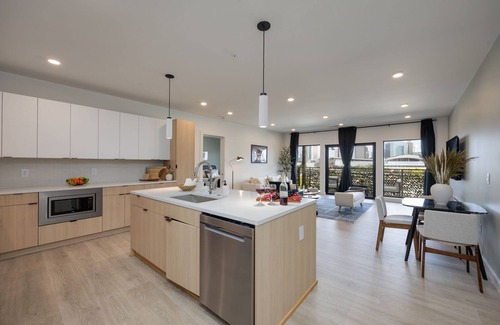 The Gulch House | Hyve - High-Rise Harmony-Pool & Full Gym -Pie Town