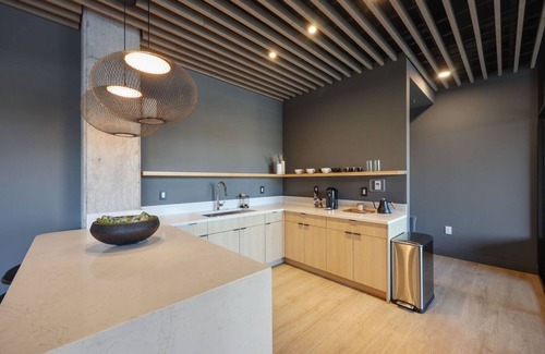 The Gulch House | Hyve - High-Rise Harmony-Pool & Full Gym -Pie Town