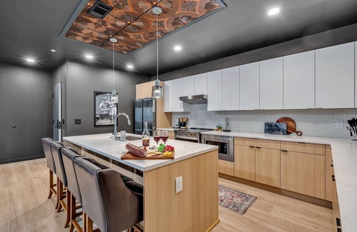 The Gulch House | Hyve - Prohibition Parlor - Walk To Broadway