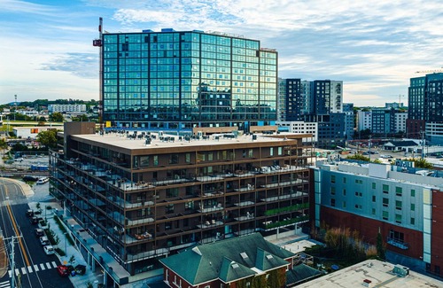 The Gulch House | Hyve - The Peacock - Walk to Broadway - Pool & Gym!