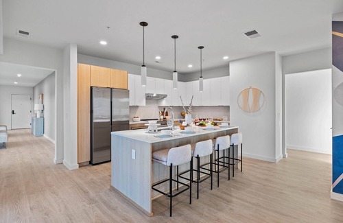 Sobro House | Hyve -Tropical Peach -Walk to Broadway - Pool&Gym!