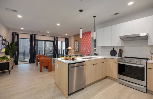 The Gulch House | Hyve - Waves - Walk To Downtown Broadway - Full Gym & Pool