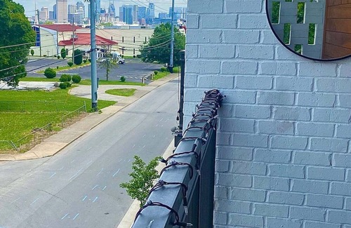 Hadley - Washington Condo | I Beg Your Parton - Charming Funky Nashville Escape!