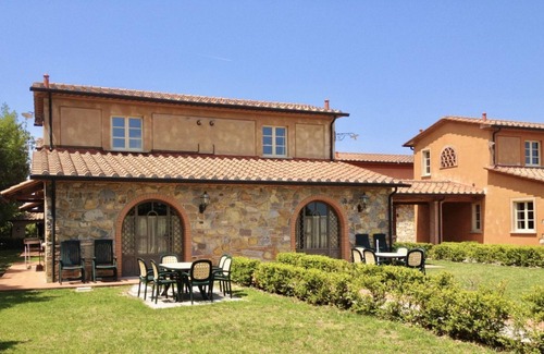 Monteverdi Marittimo Apartment | I Piastroni Two-room apartment in residence with pool