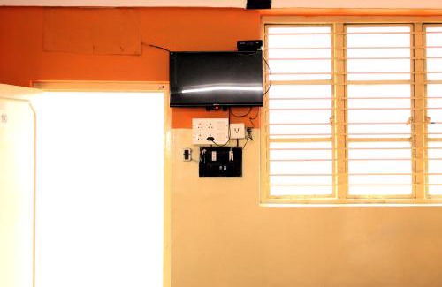 Chikkaballapur Hotel | I-ROOMZ Surya Deluxe Lodge