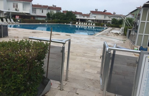 Dikili Villa | İZMİR DİKİLİ SİTE İÇİNDE HAVUZLU-BAHÇELİ VİLLA