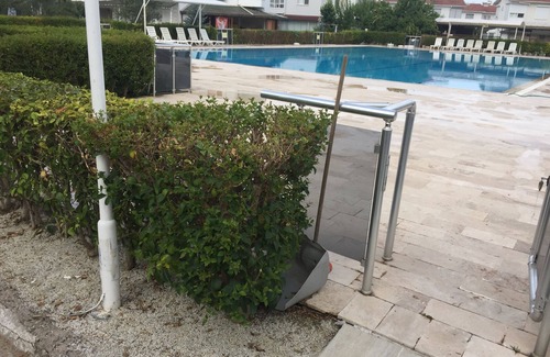 Dikili Villa | İZMİR DİKİLİ SİTE İÇİNDE HAVUZLU-BAHÇELİ VİLLA