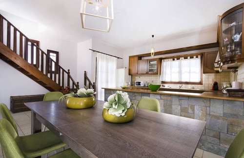 Stavros Villa | Iakinthi Villa, a hospitable 3-bedroom Villa, 600 Meters From The Sandy Beach