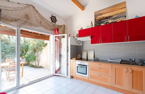 Les Ayguades House | IB342 3-room house with communal pool