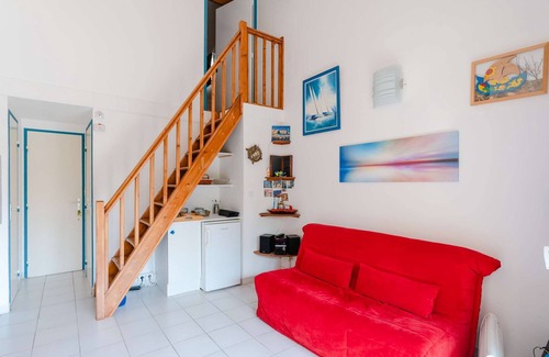 Les Ayguades House | IB342 3-room house with communal pool