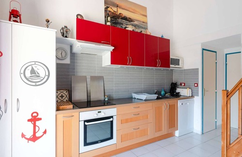 Les Ayguades House | IB342 3-room house with communal pool