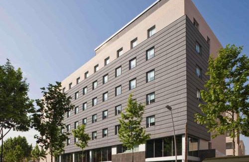 El Parc i la Llacuna del Poblenou Hotel | Ibis Barcelona Plaza Glòries 22@
