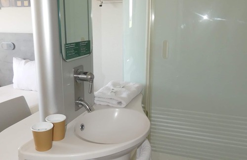 Istres Hotel | ibis budget Istres Trigance