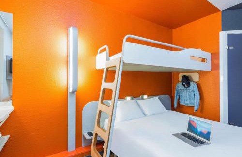 Quartier des Grandes-Carrieres Hotel | ibis budget Paris Porte De Montmartre