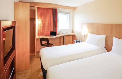 Harlington Hotel | ibis London Heathrow Airport