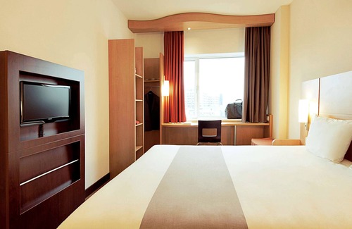 Beynost Hotel | ibis Lyon Est Beynost A42