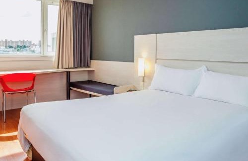 Montevideo Hotel | ibis Montevideo Rambla
