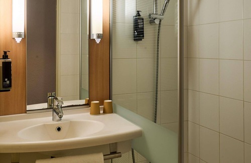 Gambetta Hotel | ibis Paris La Défense Esplanade