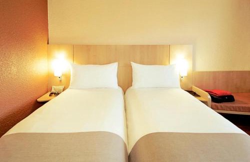 Montrouge Hotel | ibis Paris Porte D'Orleans