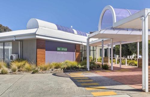 Sutton Hotel | ibis Styles Canberra Eagle Hawk