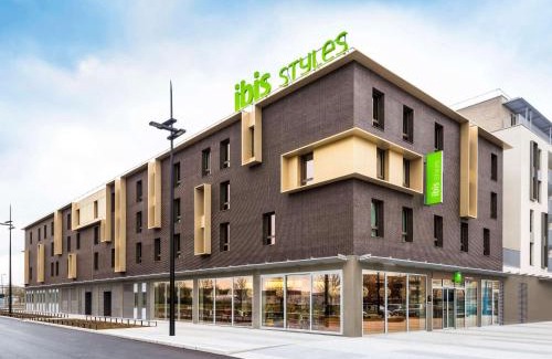 Guyancourt Hotel | ibis Styles Guyancourt Versailles
