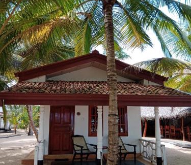 Tangalle House | Ibisbird Beach Bungalows, Sport, Spa and Restaurant