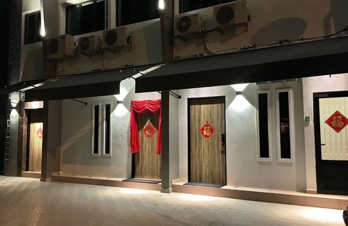 Downtown George Town House | iBook7 - 2 Bedroom Gurney Studio Suite by iBook Homestay