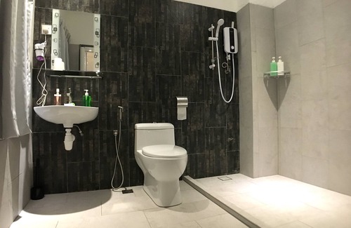 Downtown George Town House | iBook9 Deluxe Family Suite by iBook Homestay