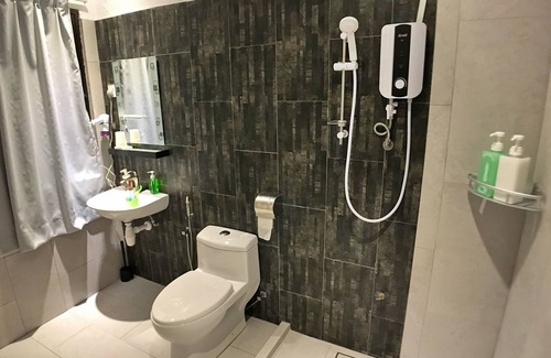 Downtown George Town House | iBook9 Deluxe Family Suite by iBook Homestay