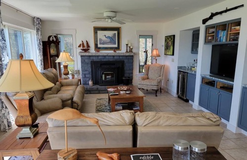 Isle of Springs House | ICE HOUSE | WESTPORT ISLAND | PRIVATE DOCK | FAMILY GETAWAY | GREAT NAVIAGATION