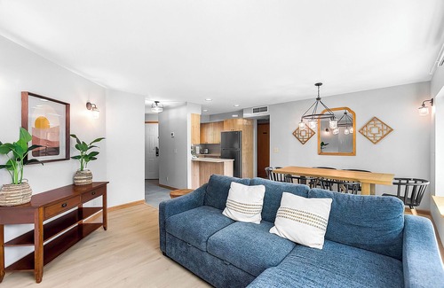 Downtown Leavenworth Apartment | Icicle Village Blizzard Pool Parking