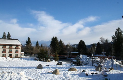 Leavenworth Condo | Icicle Village Resort Luxury Condo, Jacuzzi Bath. 1/2 mile from down town.