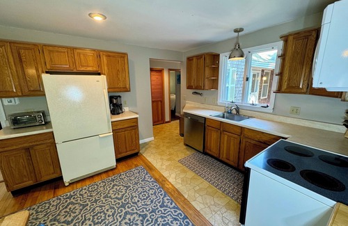 Brewster House | Icing on the Cape - Private Association Beach 0/6 miles from your vacation home!