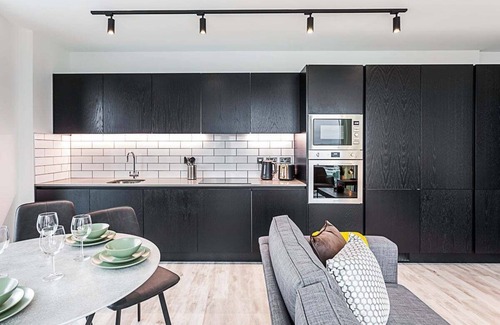 East Acton Apartment | Icon Tower Flat II