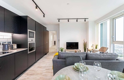 East Acton Apartment | Icon Tower Flat II