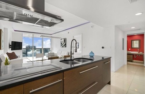 Downtown Miami Condo | ICON W BRICKELL BY IMD MIAMI VACATION RENTALS TOP FLOOR RIVER VIEW 1BR/1BA