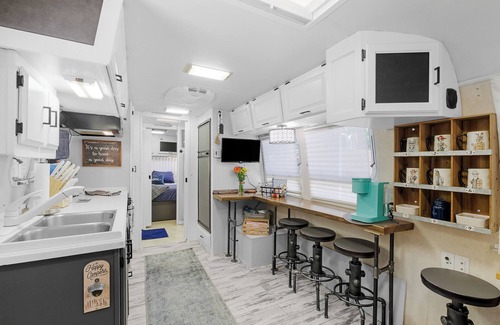 Gulf Shores House | Iconic Airstream Camper, PRIVATE Pet Friendly, Near Sportplex, 8 mi to Beach.