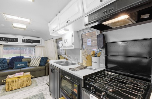 Gulf Shores House | Iconic Airstream Camper, PRIVATE Pet Friendly, Near Sportplex, 8 mi to Beach.