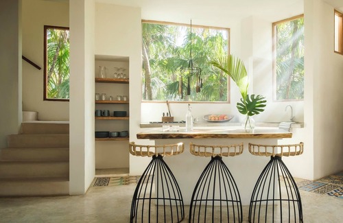 Zona Hotelera Villa | Iconic Beach Villa with 3BR & Ocean View Rooftop