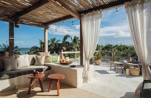 Zona Hotelera Villa | Iconic Beach Villa with 3BR & Ocean View Rooftop